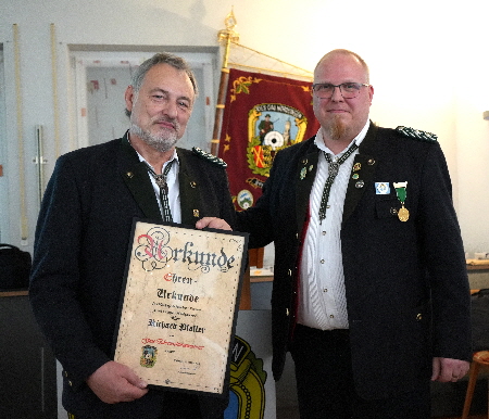 Richard Pfaller, langjhriger 1. Gauschtzenmeister, wurde zum Gau-Ehrenschtzenmeister ernannt.